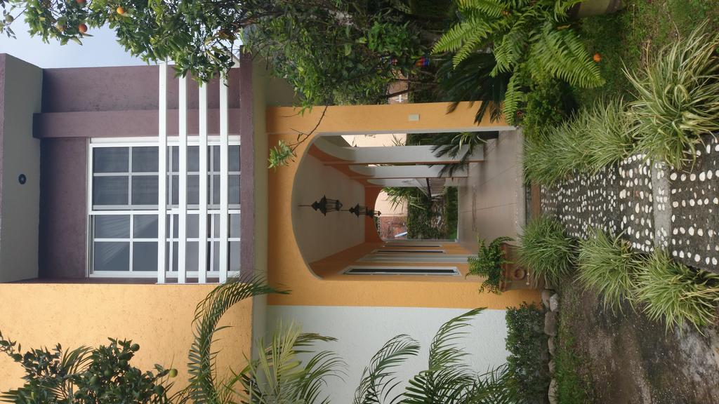 Posada Los Robles テポストラン エクステリア 写真